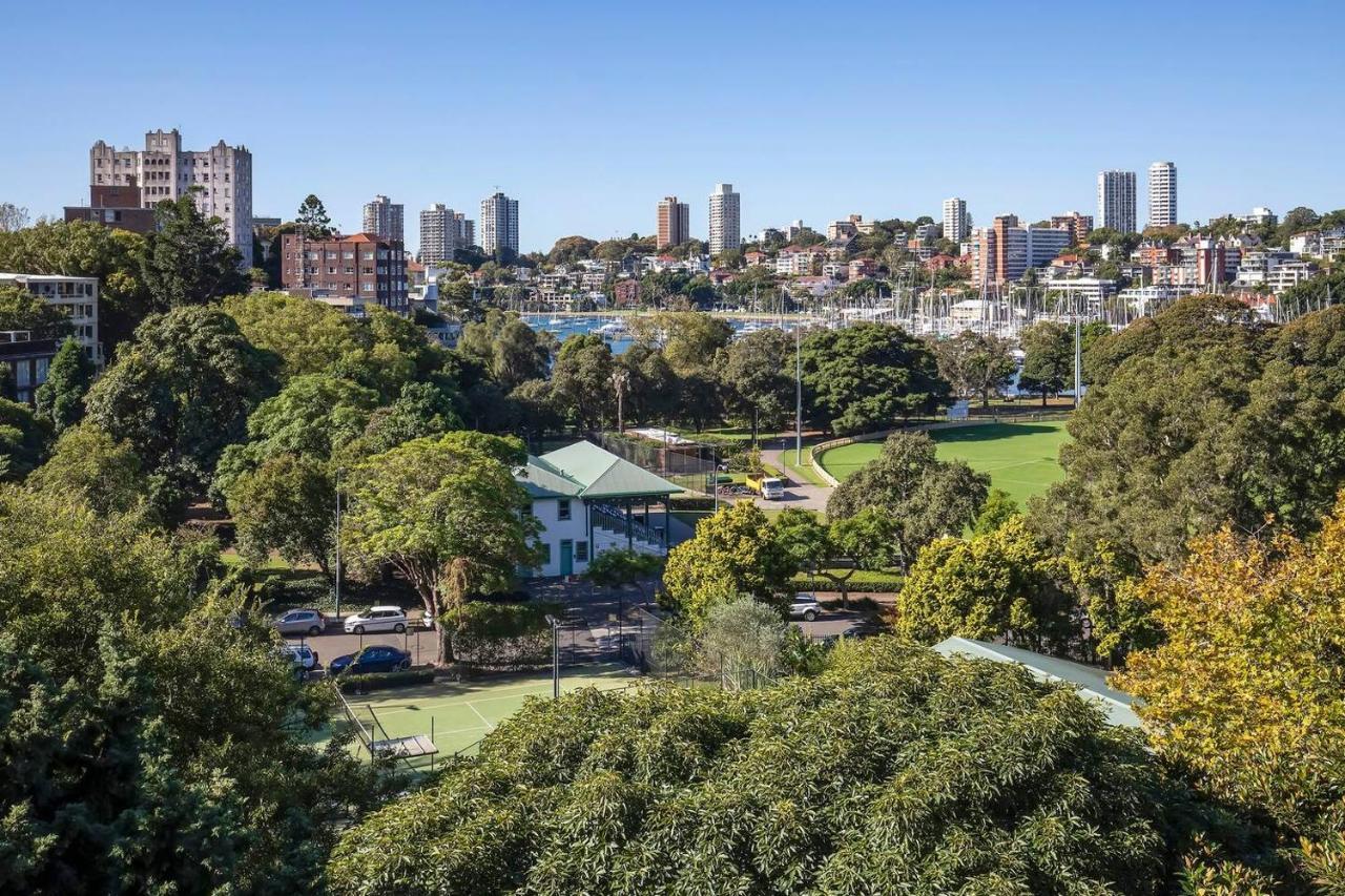 'aquarius Rising' Poolside In Rushcutters Bay Apartment Sydney