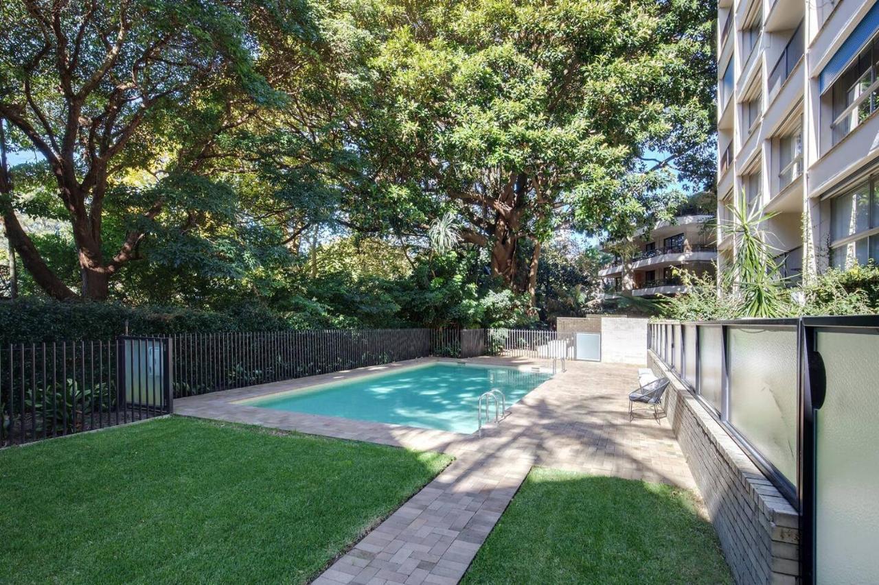 'aquarius Rising' Poolside In Rushcutters Bay Apartment *